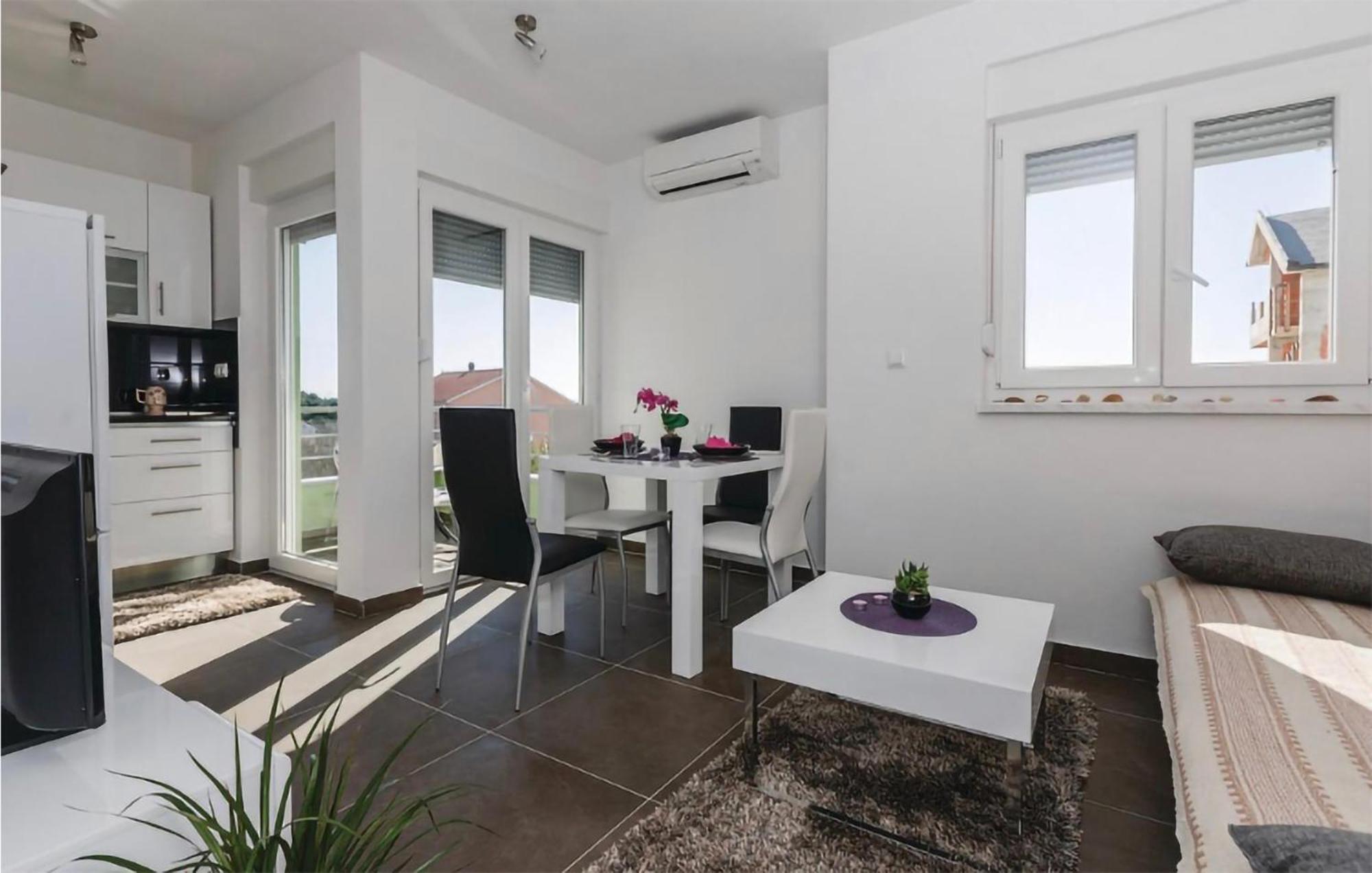 Amazing Apartment In Saldun With Wifi Trogir Dış mekan fotoğraf