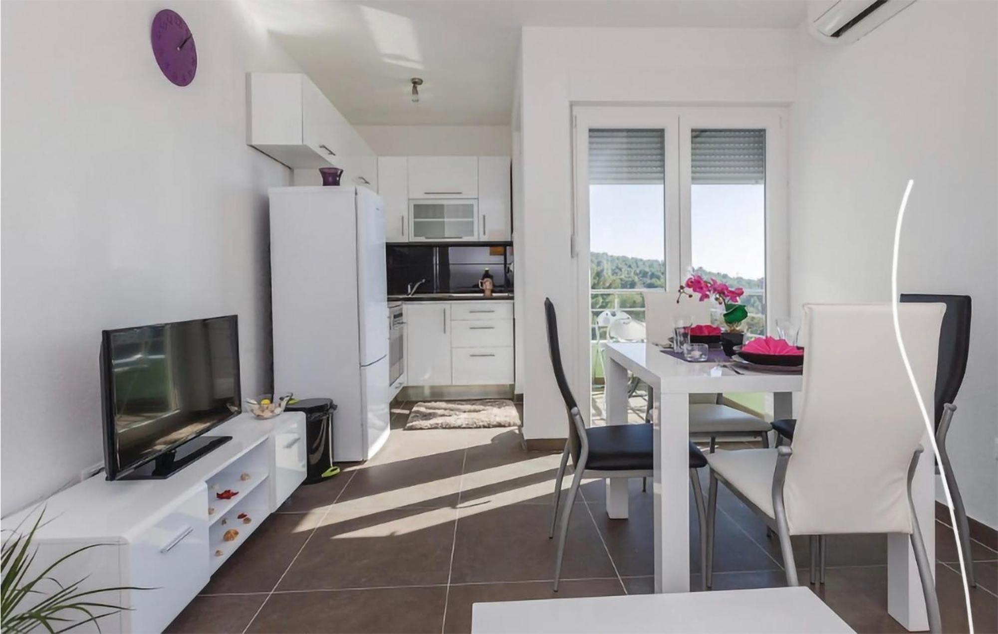 Amazing Apartment In Saldun With Wifi Trogir Dış mekan fotoğraf